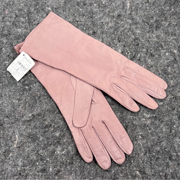 Neiman Marcus Accessories - NWT Neiman Marcus Italian Leather Gloves silk lined